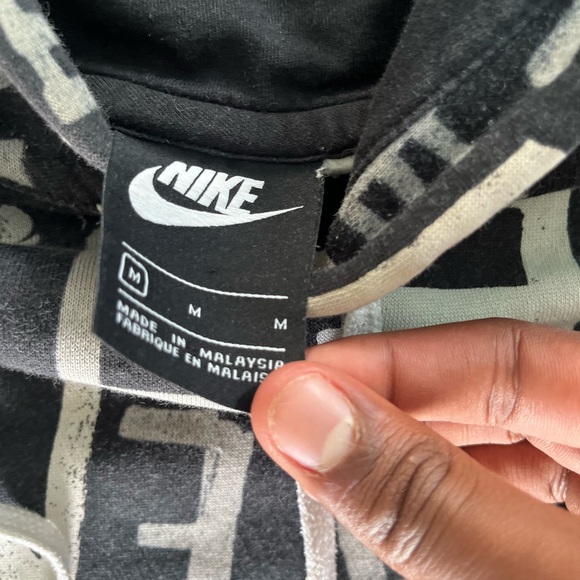 Nike Hoodie Oreo🖤🤍 Size (M) - Picture 4 of 5